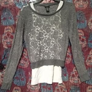 Chic rue21 Gray Floral Lace Pullover Top, size M.